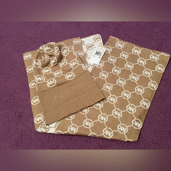 NWT Michael Kors scarf & hat in size 0/S - Picture 2 of 10